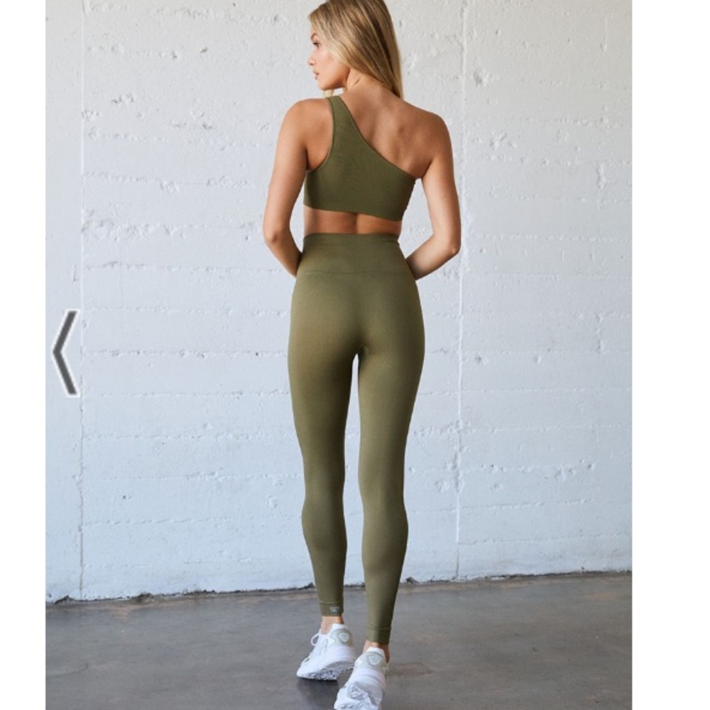 ‼️SOLD‼️NWOT Set Active Sculptflex Leggings